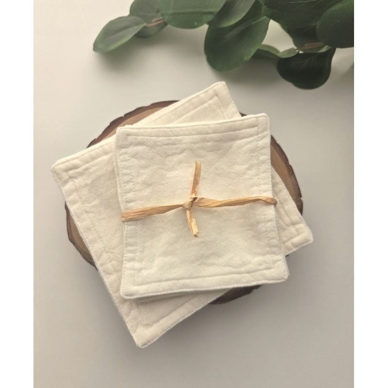 10 sheets of 3-ply non-fluorescent cotton pads - M size