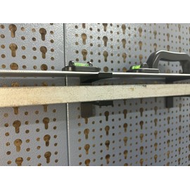 Ablage Lineal Wasserwaage Halterung für Lochwand passend für Küpper Lochwand und Eurolochung 45 mm Eurolochwand - Alle Lochwände - Systemhalter - Lochwand Zubehör Haken