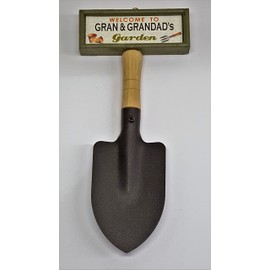 "Welcome to Gran & Grandad's garden" hanging shovel sign
