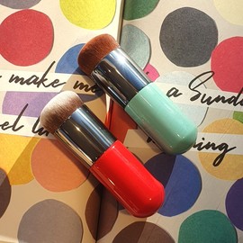 Tuttun Foundation Brush - Red / 뚠뚠 파운데이션 브러쉬 - 레드