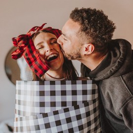 The Adventure Challenge Advent Calendar 2022 - 12 Scratch-Off Holiday Season Adventures for Couples, Families, Friends and More, Christmas Advent Calendar