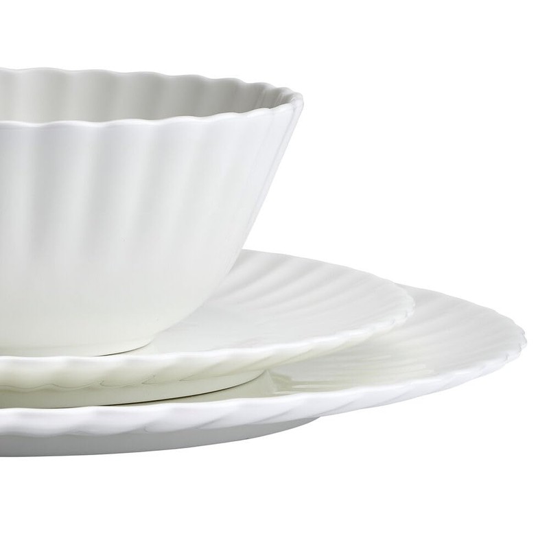 Mikasa Isadora Scalloped Bone China Lightweight Chip Resistant 12 Piece