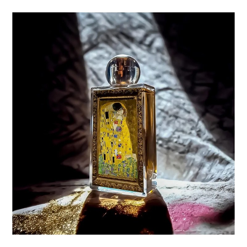 Expressing Gustav Klimt’s work ‘The Kiss’ through scent. / 구스타프