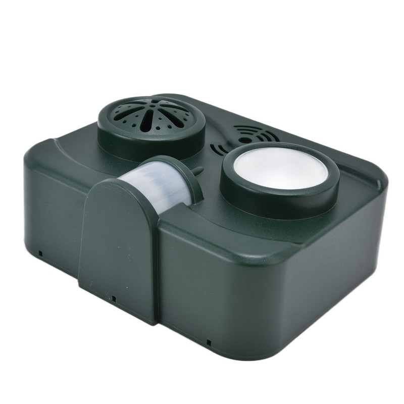 Ultrasonic Animal Repeller Waterproof Solar Bird Repellent Flashing Light for