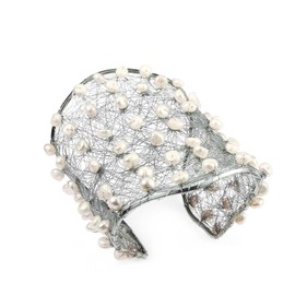 AeraVida Aesthetic Chic Wide Wire Mesh Cuff Bracelet | Cultured Freshwater White Pearl Fashion Jewelry for Women | Elegant Statement Bracelet