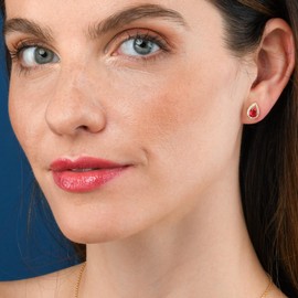 Diamond Treats 925 Sterling Silver Teardrop Stud Earrings for Women with White, Green, Blue or Red Cubic Zirconia Stones, 925 Silver Stud Earrings for Women, Sterling Silver, Cubic Zirconia