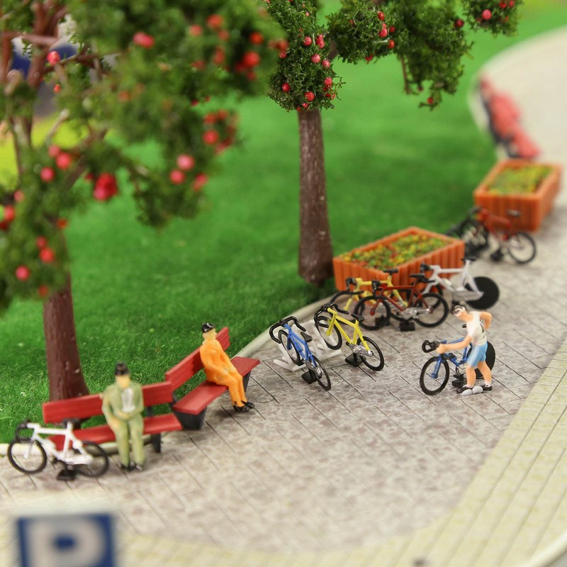 HO Gauge C8702 20 Bicycle Models and 4 Parking Racks,