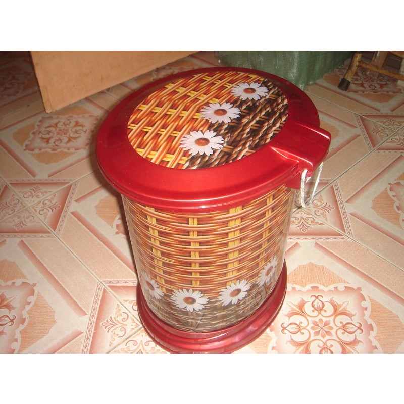 Decorative 10 L Oval Plastic Step Trash Can 13" Tall,