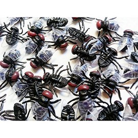 YPY 100pcs Plastic Flies Joke Novelty Toys
