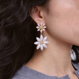 Inateannal Vintage Flower Pearl Drop Earrings White Flower Dangle Earrings Large Flower Stud Earrings Pearl Wedding Flower Earrings Jewellery for Women and Girls, Zinc, No Gemstone