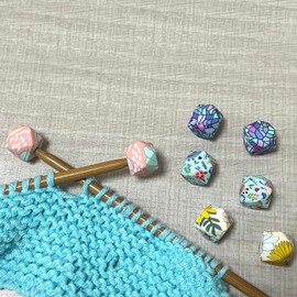 SPANSEE 8 PCS Hexagon Print Knitting Needle Stoppers, Knitting Needle End Caps, Knitting Needle Point Protectors, Stitch Stoppers, Knitting Notions fit Size 2.5-13 (3mm-9mm) Needles