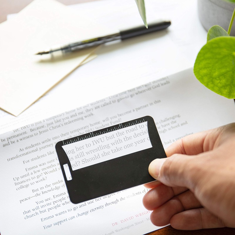 C cmoredetail 2 Credit Card Size 3x Lighted Magnifiers, Ideal