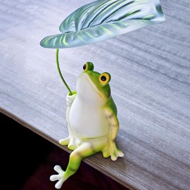 KARLOR Frog Figure Frog with Monstera Leaf Decorative Garden Aquarium Fish Tank Decoration Frog Figure Statue Sculpture Animal Ornaments Desk Car Desktop Office Decoration