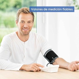 Beurer BM26 - Monitor de presión arterial de brazo, Baumanómetro con contorno de brazo de 22-35 cm, con indicador de riesgos, detección de arritmias