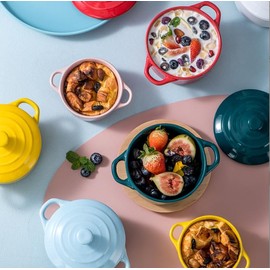 Jucoan 4 Pack Porcelain Ramekins with Lid, 8 oz Small Cocotte Casserole Dishes with Lids and Handles, Individual Servings Souffle Creme Brulee Dishes for Baking, Oven Safe, 4 Colors