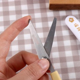 1 Pcs Yellow Cartoon Art Scissors With Lid Portable Utility Stainless Steel Scissors Cute Mini Cutting Supplies Office Supplies Stationery Cutting Tools (Yellow)