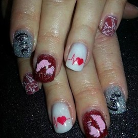 Valentine Press on Nails Short Square Fake Nails Full Cover Valentine Stick on Nails Electrocardiogram Lip Print Designs False Nails Valentine Glue on Nails for Women 24Pcs