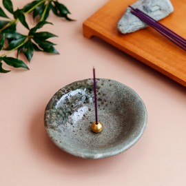 Asayu Japan Ceramic Incense Holder for Sticks and Cones 123 mm (4.8 inches), Made in Japan, Incense Ash Catcher and Brass Holder Burner Set, Traditional Japanese - Grey