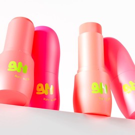 Glow Hub Buff Blush Glo Up Colour Stick with Niacinamide and Hyaluronic Acid - Peach Tea 5g