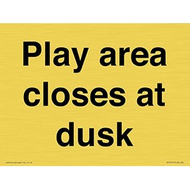 Schild mit Aufschrift "Play Area closes at dusk", 200 x 150 mm, A5L