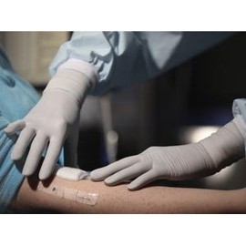 Halyard Health STERLING NITRILE EXAM GLOVE Exam Glove, Medium, 200/bx, 10 bx/cs (60 cs/plt)