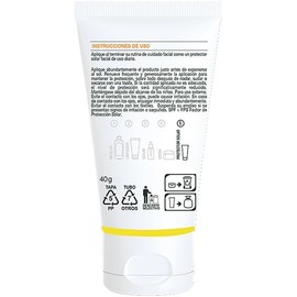 **Garnier Super UV Protector Solar Facial Toque Seco Efecto Mate Con Color Tono Claro, Textura Ligera Gel Crema Hidratante con Vitamina C (40ml)**