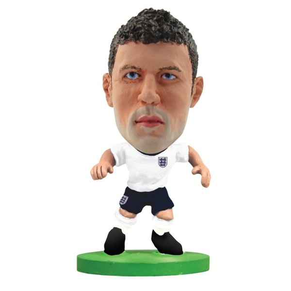 SoccerStarz England International Figurine Blister Pack Featuring Michael Carrick in