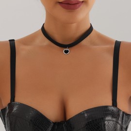 Xduargs Boho Black Velvet Choker Necklace Vintage Black Velvet Heart Necklace Gothic Velvet Satin Necklace Retro Velvet Suede Necklace Choker Jewelry for Women