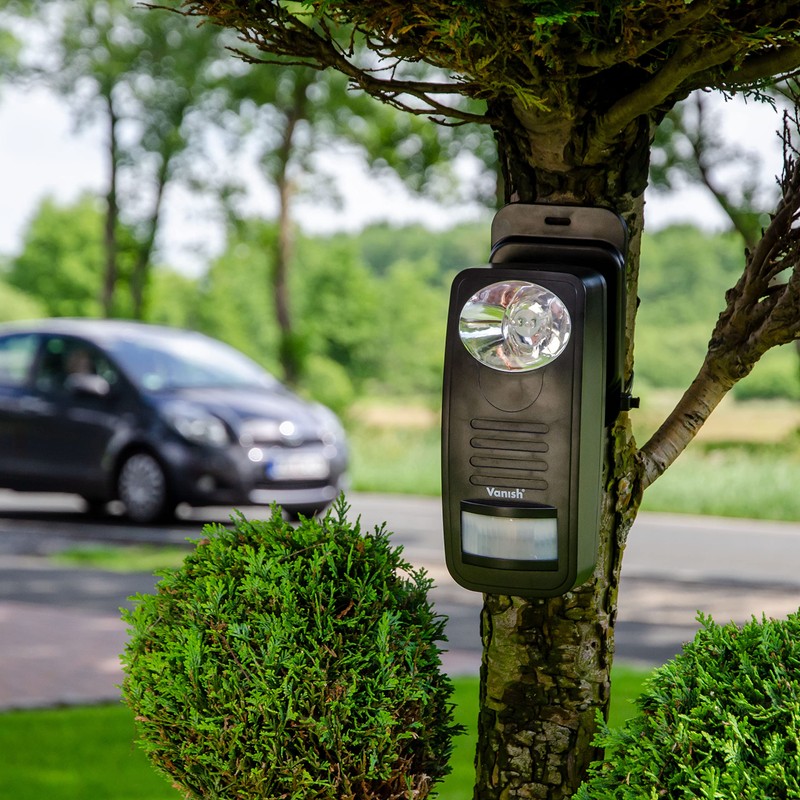 Vanish Wildlife Repeller WVT-1 LED Light & FM Radio PIR