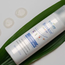 Salcura Natural Skin Therapy, Bioskin Junior Face & Body Wash, Low-Foamy Wash Will Hydrate, Nourish & Support The Severely Dry Skin When Showering Or Bathing, Lavender & Calendula 200ml
