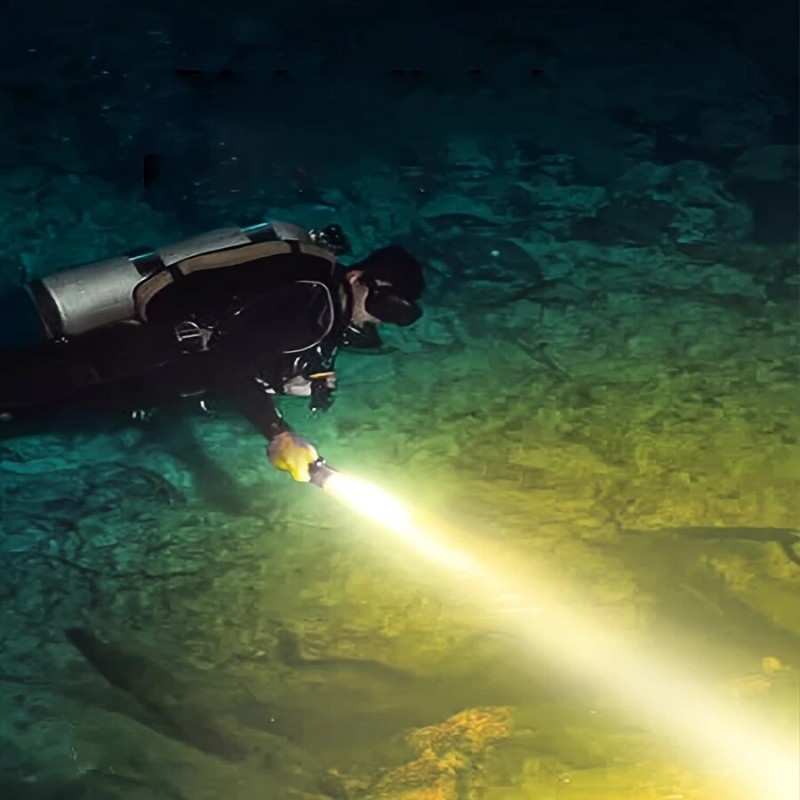 Packetman 300000lm Professional LED Diving Flashlight Underwater Scuba Torch Dive