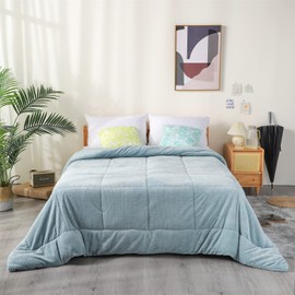DOMDEC Luxurious Flannel Fleece Comforter with Plush Sherpa Back- Twin Size Bedding Coverlet-Textured Faux Fur Blanket-Machine Washable-Winter Warmth(Twin/Twin XL, Cloud Blue)