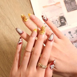 24Pcs Almond Press on Nails Short Fake Nails with Rhinestones Pearl Designs 3D Seashell Flowers and Hand-made False Nail Tips. 3D Flower Stick on Nails French Full Cover Artificial Glue on Nails