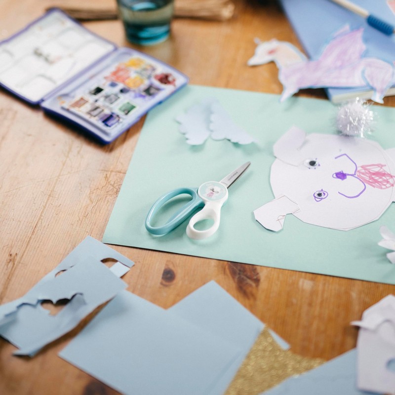 FISKARS Magic Morph Kids Scissors - Image Moves when Tilted