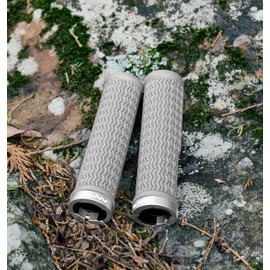 Funn Holeshot Mountain Bike Grips with Single Lock On Clamp, Lightweight and Ergonomic Bike Handle Grips with 22 mm Inner Diameter, Hardened End Bicycle Handlebar Grips for MTB/BMX (Gray)