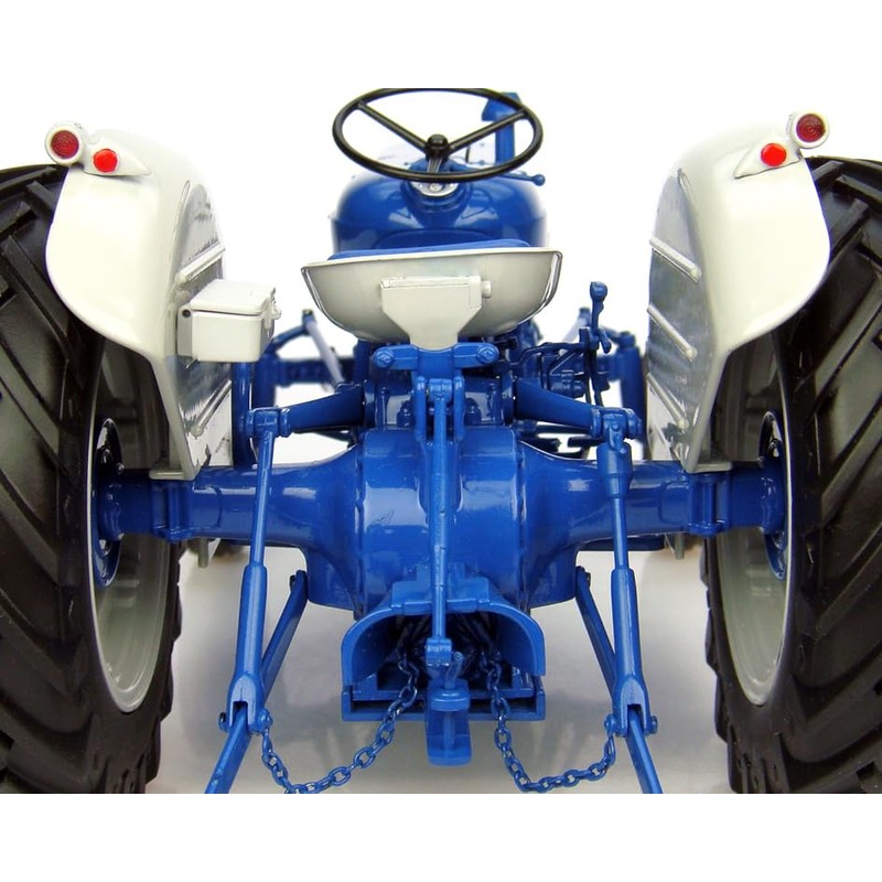 Universal Hobbies 1:16 Scale Ford Super Dexta New Performance Die-cast