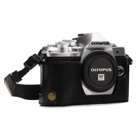 MegaGear MG1350 Ever Ready Leder Kamera Halbtasche mit Trageriemen und Batteriezugang für Olympus OM-D E-M10 Mark III schwarz