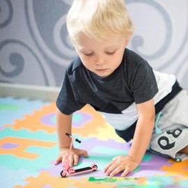 Foldable Kick Scooter - 2 Wheels Finger with Brake,Fingertip Movement, Educational Toys, Fun Finger Board Accessories, Non-Slip Grip, Enhances Coordination