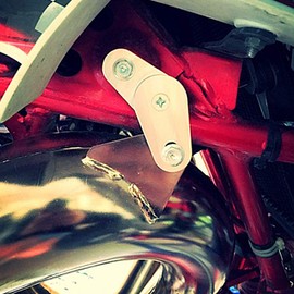 NICECNC 2PCS Black Billet Exhaust tube Hanger Bracket Muffler Mount Compatible with Yamaha Banshee 350 Banshee 350 YFZ350 YFZ350SP YFZ350SE YFZ350LE, Replacemet for 2GU-14771-00-00