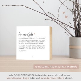 Wunderpixel® Holzbild Mutige Tochter - personalisiert - Geschenk von Eltern - 15x15x2cm zum Hinstellen/Aufhängen, echtes Foto mit Spruch auf Holz - schwarz-weißes Wand-Bild Aufsteller Andenken