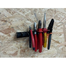 C3E 7 Plier Wall Mount Black Plastic Wall Mount Tool Holder 22mm Standard Mounted 7 Pack Tool Wall Mount