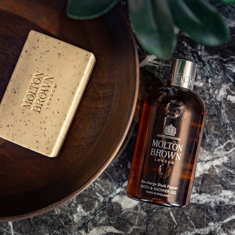 Molton Brown Re-Charge Black Pepper Bodyscrub Bar 250 g