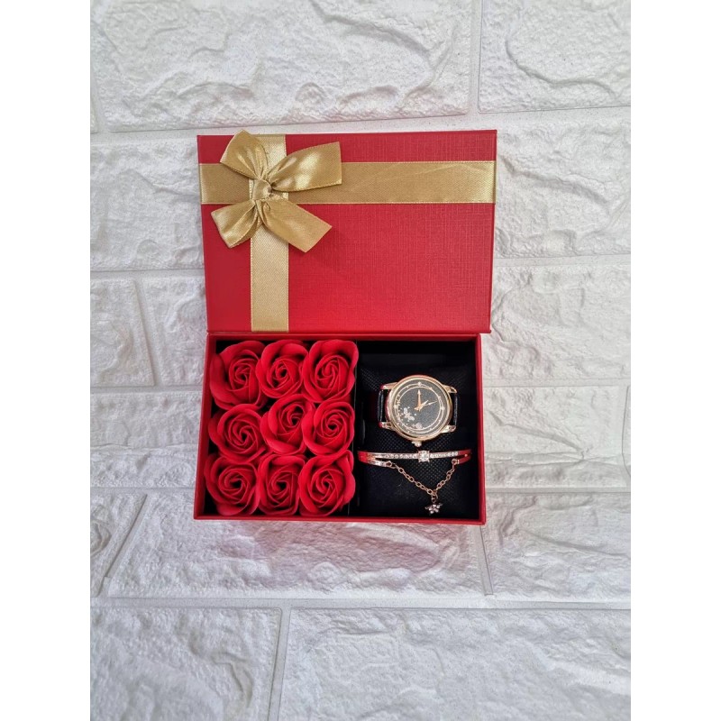 KARI HERNANDEZ Detalle San Valentín Rosas Regalo Novia Mamá +reloj