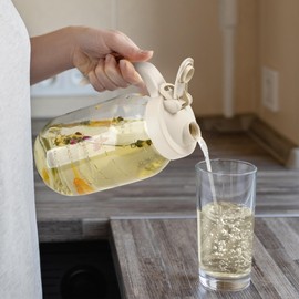 YORY 2 Quart Glass Pitchers with Filter Lid Airtight water jug for Lemonade Tea Juice Milk Iced Coffee Fruit Drinks Airtight,64 oz