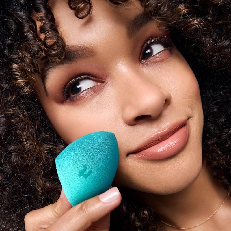 Real Techniques Miracle Airblend Foundation Sponge, Makeup Blending Sponge