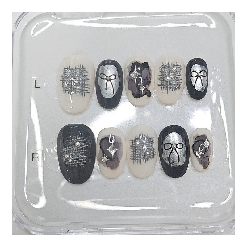 Mystic Silver Mesh Handmade Nail Tips - Petit Almond /
