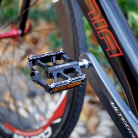 GEWAGE Folding Bike Pedals, Bicycle Pedals Reflectors with Bicycle Pedals, 9/16 Inch Non-Slip CNC Aluminium Platform Pedals for Folding Bikes, Mini Velo Bicycles, Children's Bikes