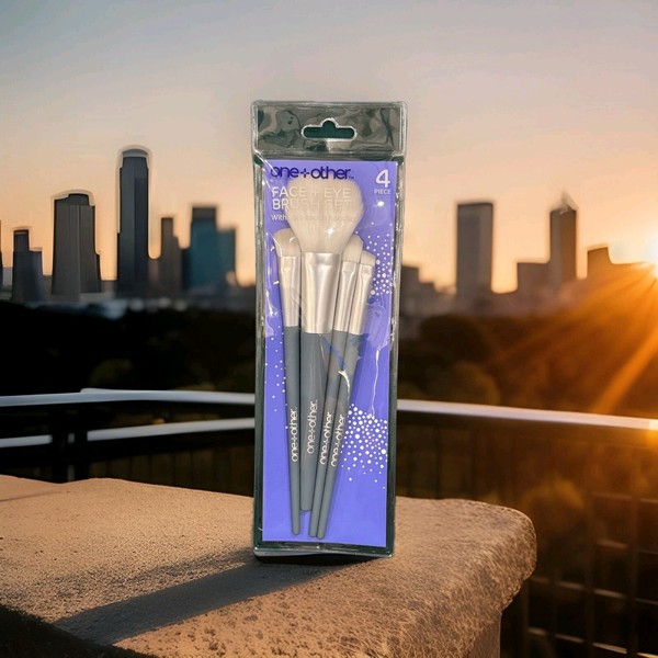 One + Other Makeup Face & Eye Brush 4 piece