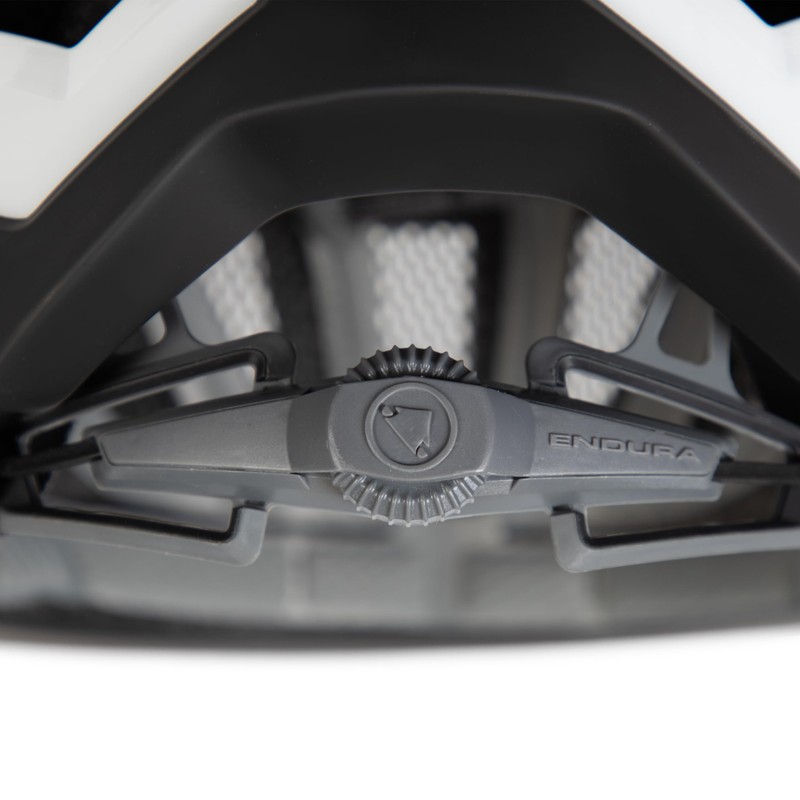 Endura Xtract MIPS® Helmet | Moulded Construction | Road |