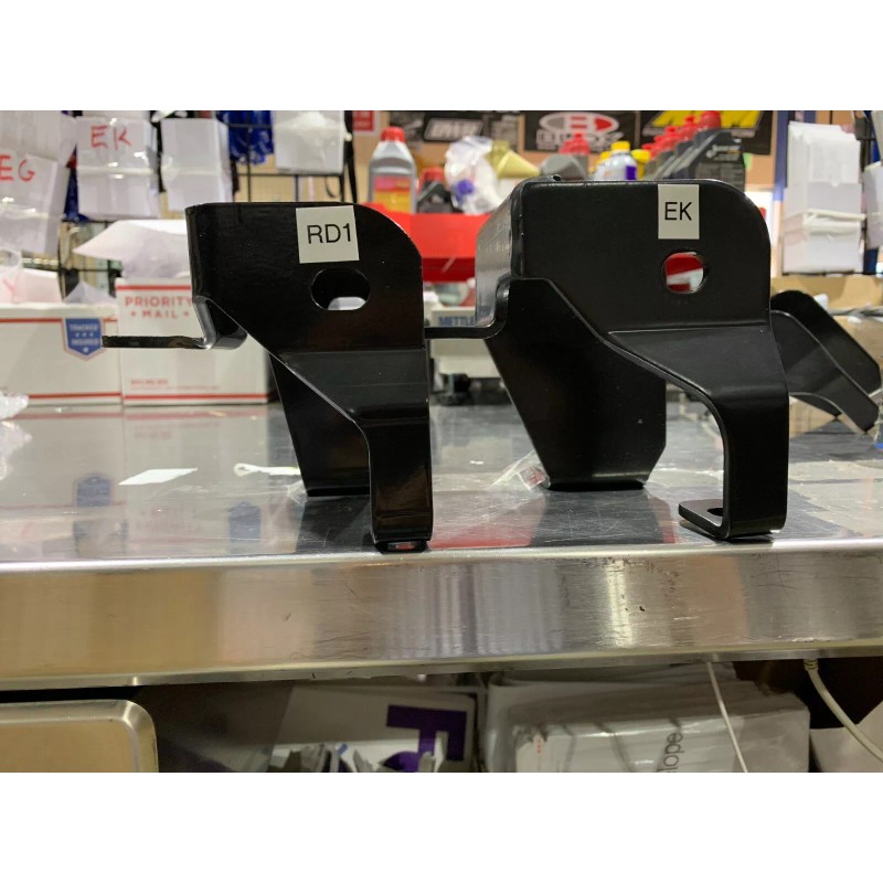 1320 Driver side 2 bolt motor mount & Bracket 97-01